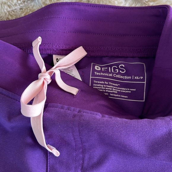 FIGS Ultra Violet Zamora Jogger XS Petite - Picture 2 of 3